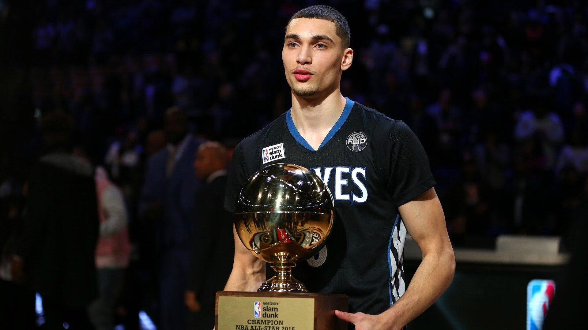 《多平台联动直播:打造全景式的电竞观看体验》,多屏直播互动的平台