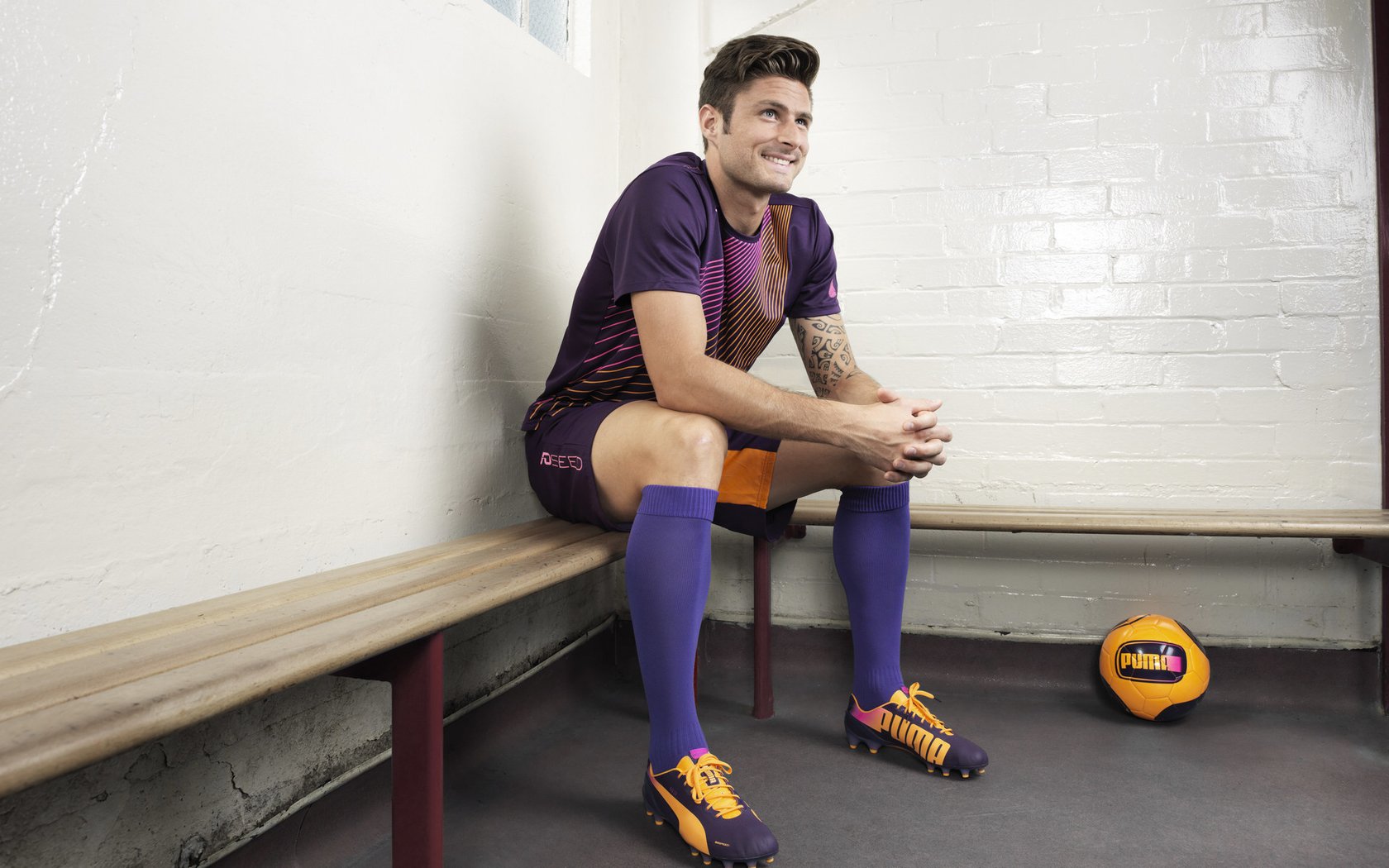 爱游戏娱乐平台-焦点人物：李明表现全面，攻防两端都做出贡献！，李明 简介