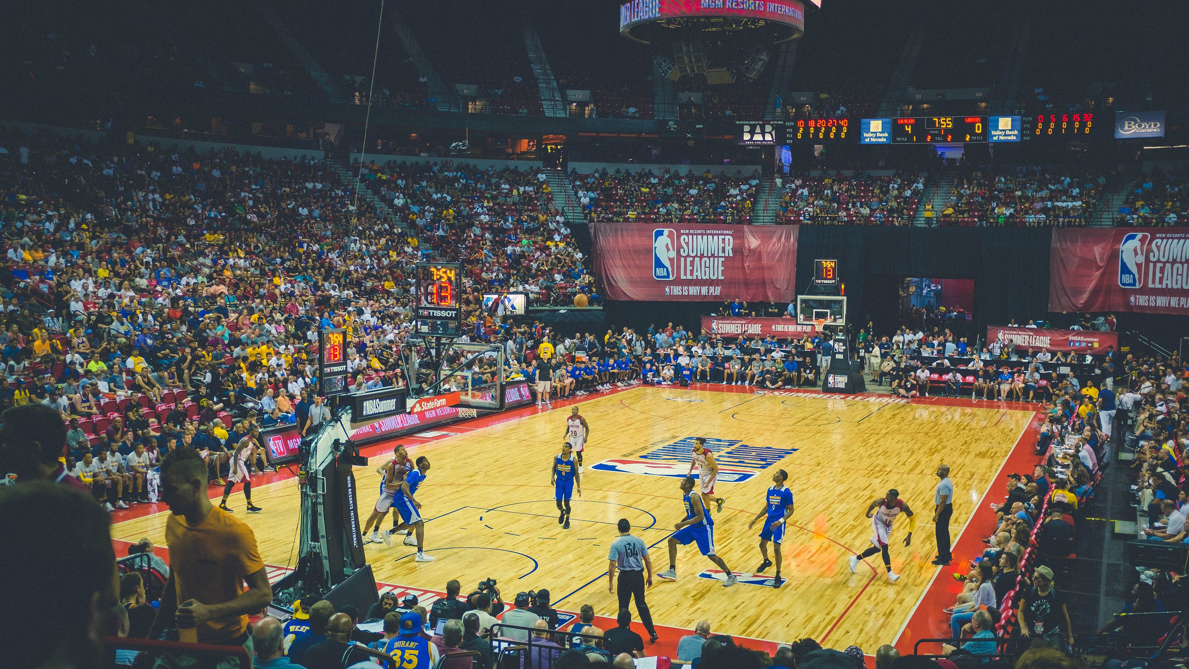 爱游戏 电竞-雄鹿全队爆发大胜公牛，雄鹿vs公牛